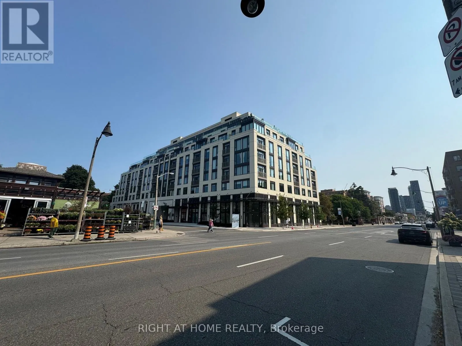 Apartment for rent: 324 - 3 Strathgowan Avenue, Toronto, Ontario M4N 1B8