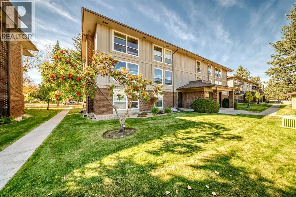 Apartment for rent: 324, 860 Midridge Drive Se, Calgary, Alberta T2X 1K1