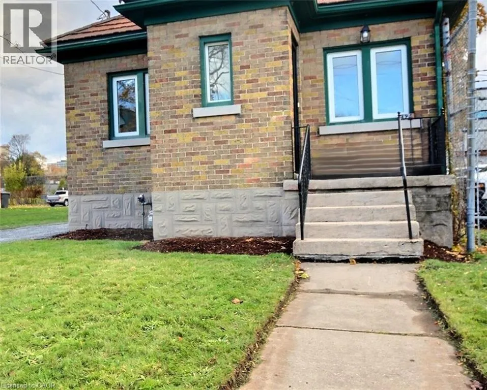 House for rent: 324 Wellington Street N, Kitchener, Ontario N2H 5K9