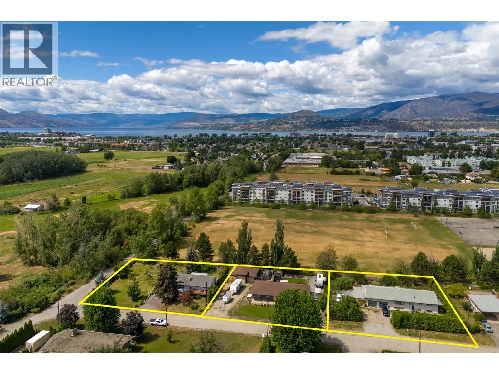 House for rent: 3240 St. Amand Road, Kelowna, British Columbia V1W 3P1