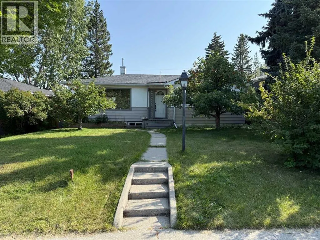 House for rent: 3243 Kenmare Crescent Sw, Calgary, Alberta T3E 4R4