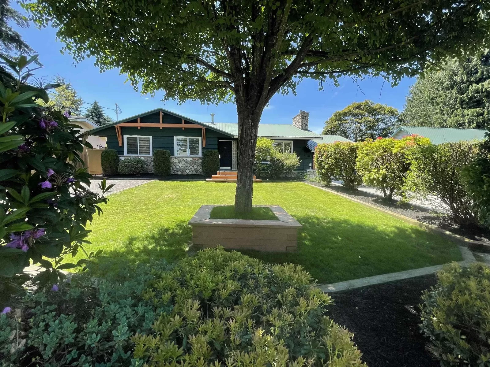 House for rent: 32468 Montgomery Avenue, Abbotsford, British Columbia V2T 6A3