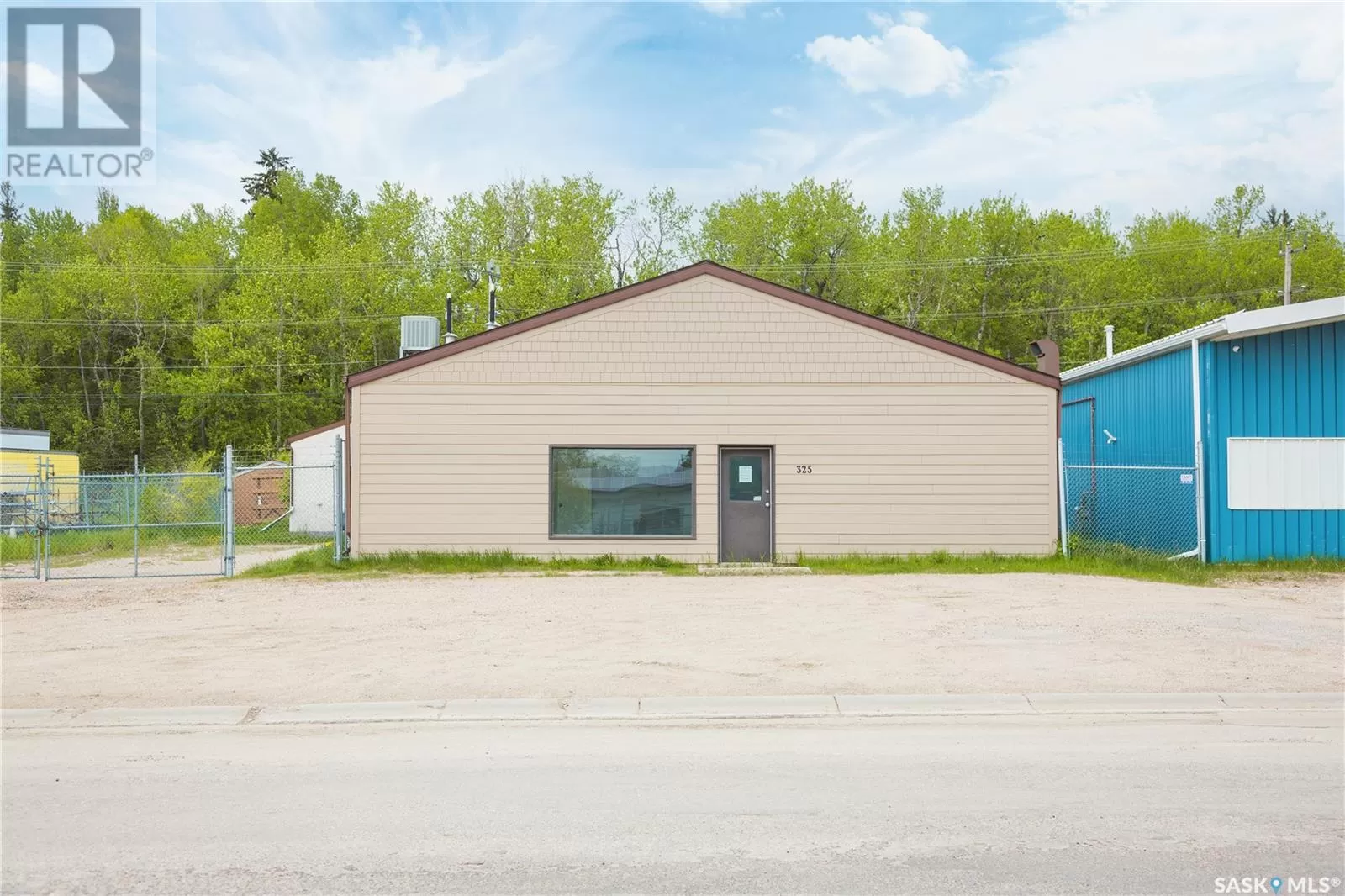 Warehouse for rent: 325 17th Street W, Prince Albert, Saskatchewan S6V 3X6
