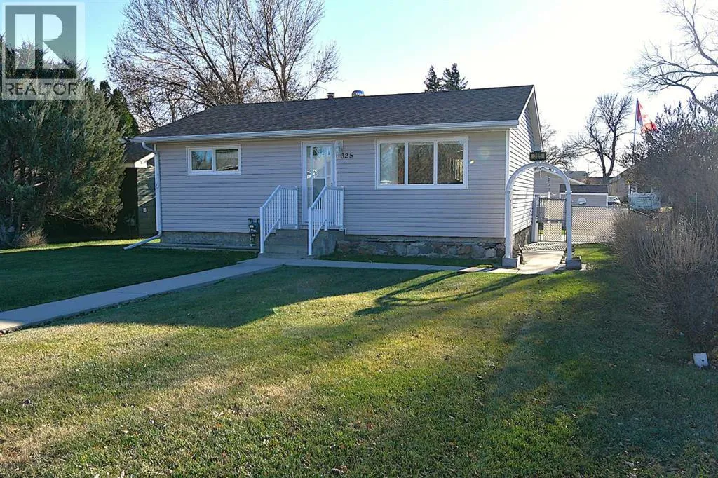 House for rent: 325 4 Avenue, Bassano, Alberta T0J 0B0
