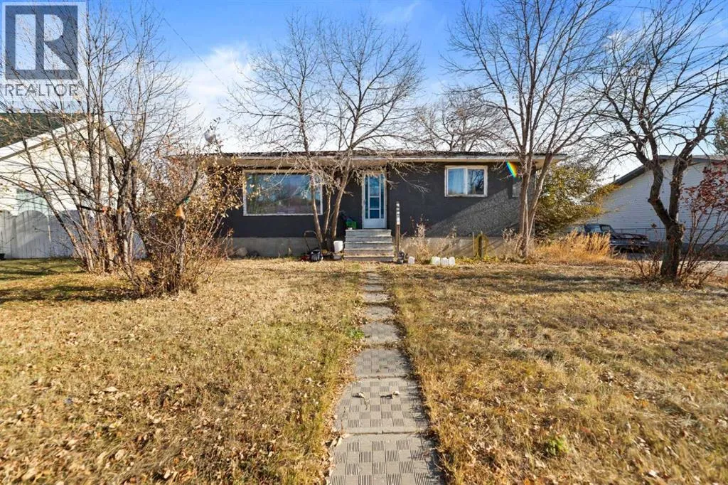 House for rent: 325 Aberdeen Avenue, Carbon, Alberta T0M 0L0