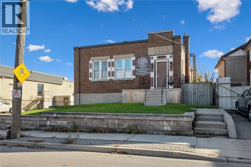 325 Breithaupt Street, Kitchener, Ontario N2H 5H6