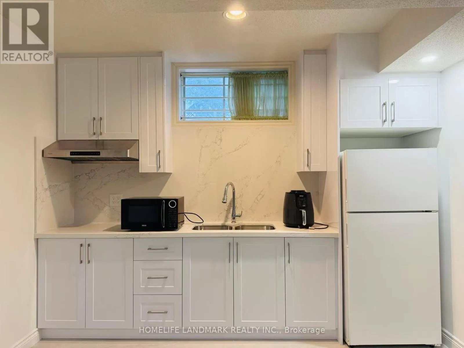 House for rent: 325 Wilfred Avenue, Toronto, Ontario M2N 6H4