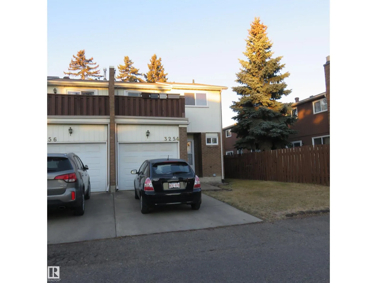 Row / Townhouse for rent: 3254 130a Av Nw, Edmonton, Alberta T5A 3K3