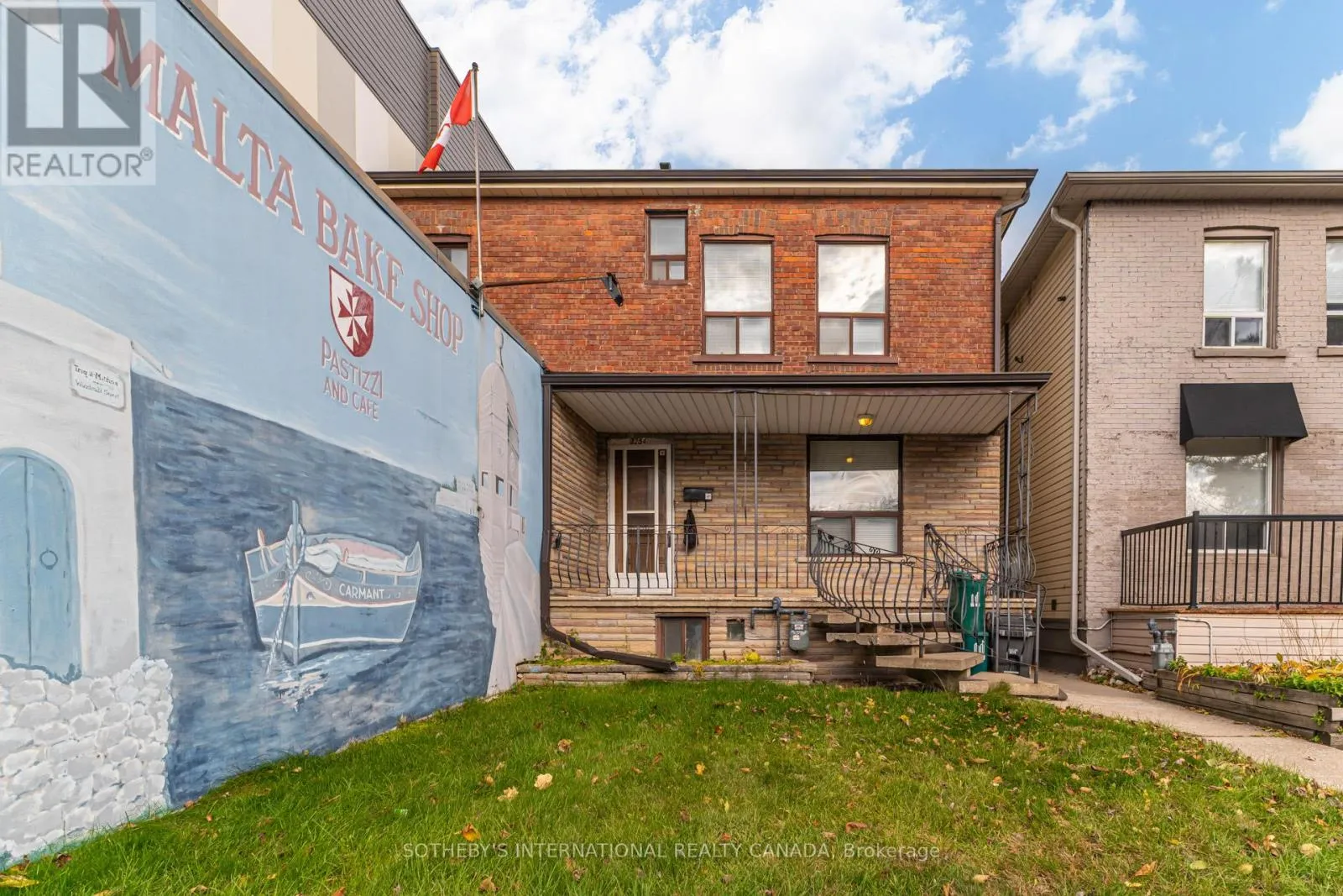 House for rent: 3254 Dundas Street W, Toronto, Ontario M6P 2A3