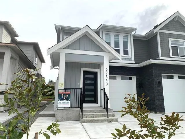 Duplex for rent: 32540 Higginbottom Court, Mission, British Columbia V2V 2T7