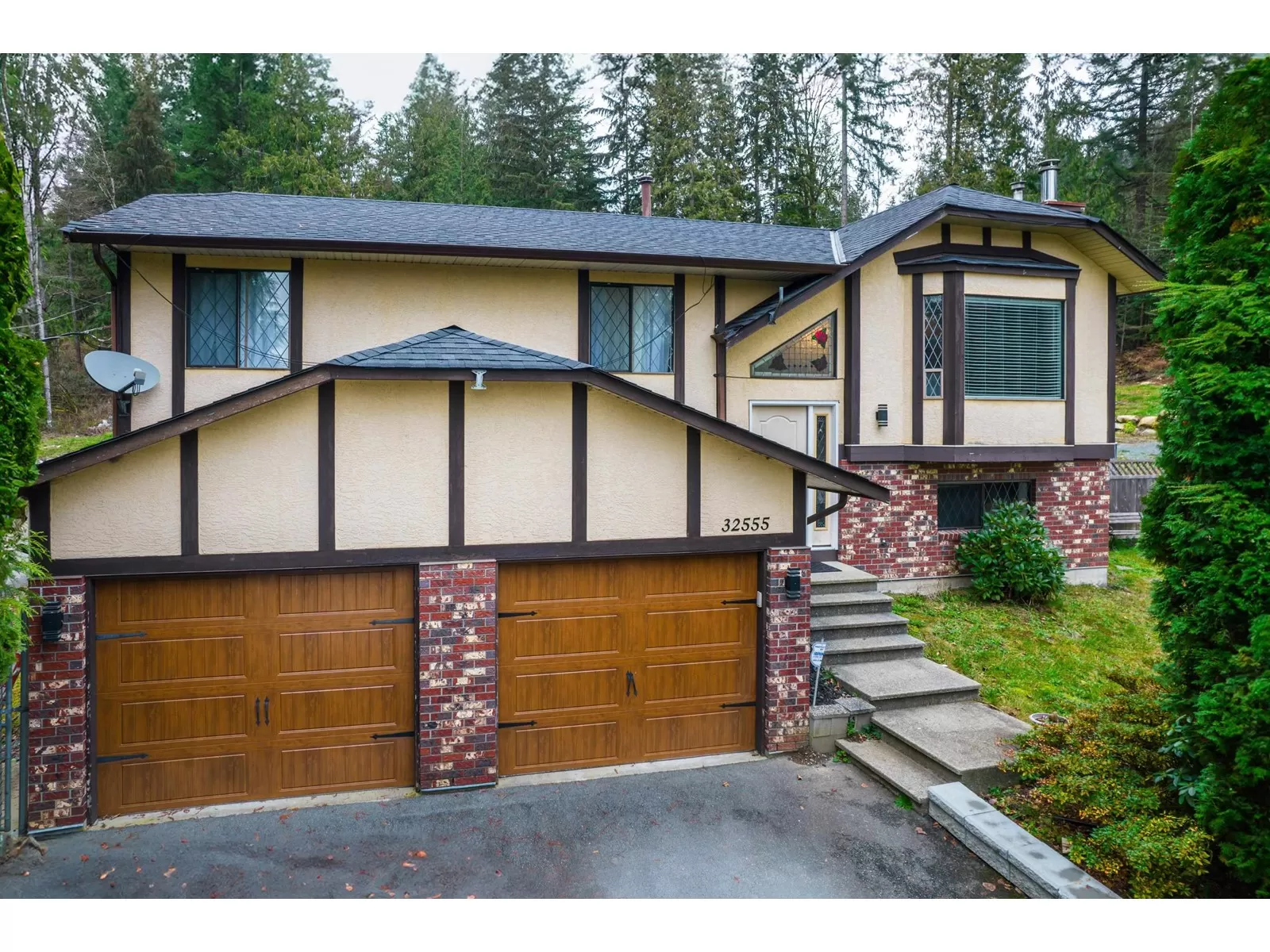 House for rent: 32555 Richards Avenue, Mission, British Columbia V2V 7E6