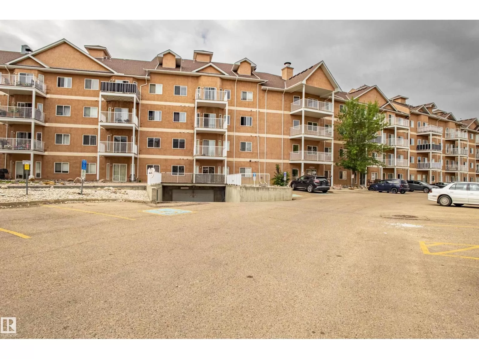 Apartment for rent: #326 4304 139 Av Nw, Edmonton, Alberta T5Y 0H6