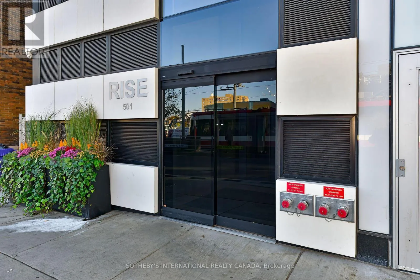 Apartment for rent: 326 - 501 St Clair Avenue W, Toronto, Ontario M5P 0A2