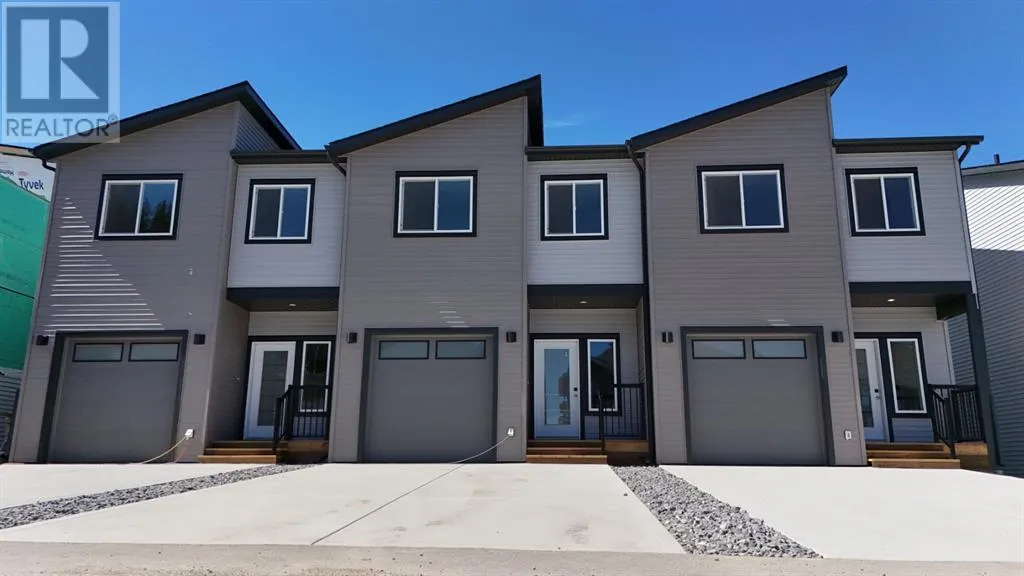 Row / Townhouse for rent: 326b Boutin Avenue, Hinton, Alberta T7V 0B4