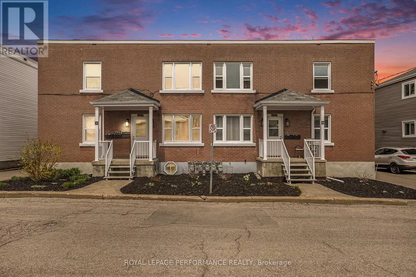 Fourplex for rent: 327-329 Shakespeare Street, Ottawa, Ontario K1L 5M1