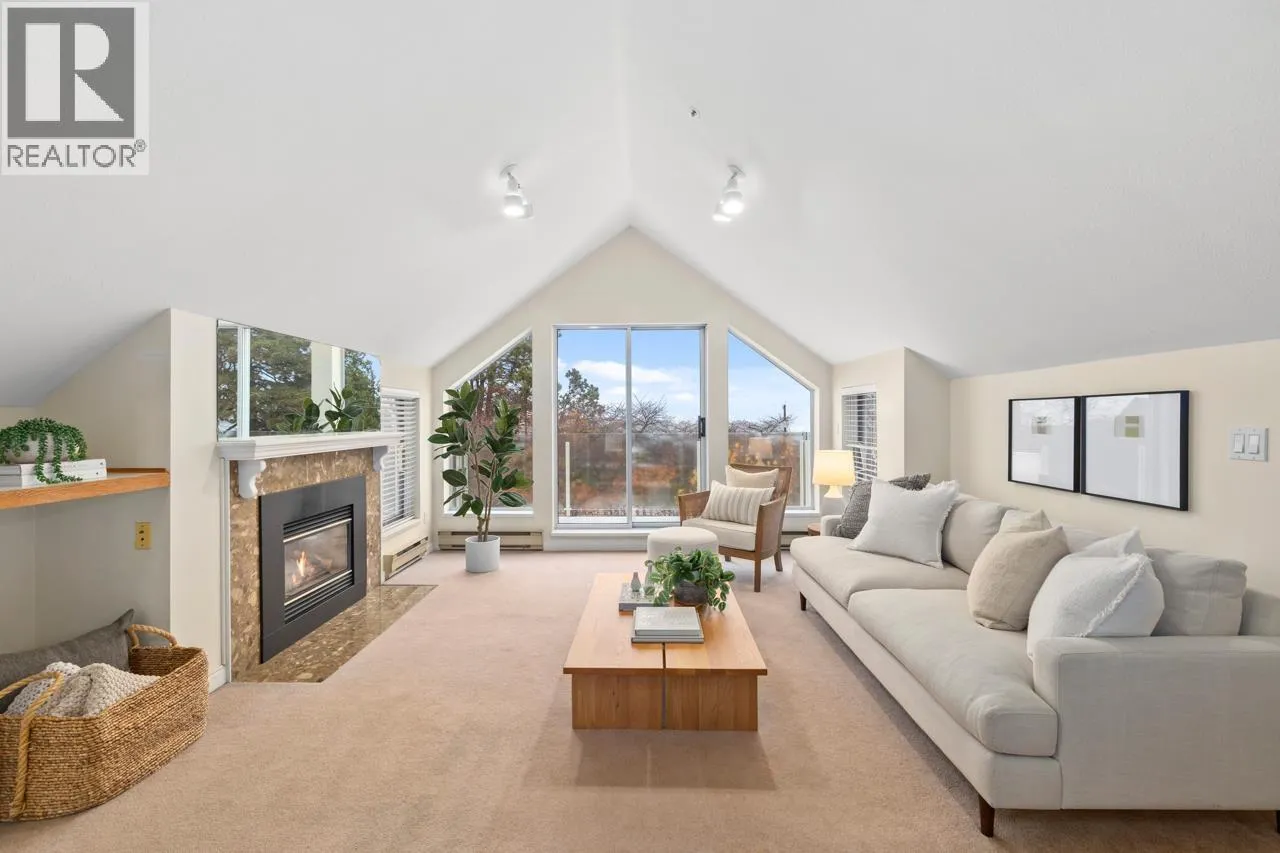 Duplex for rent: 3274 W 1st Avenue, Vancouver, British Columbia V6K 1H5