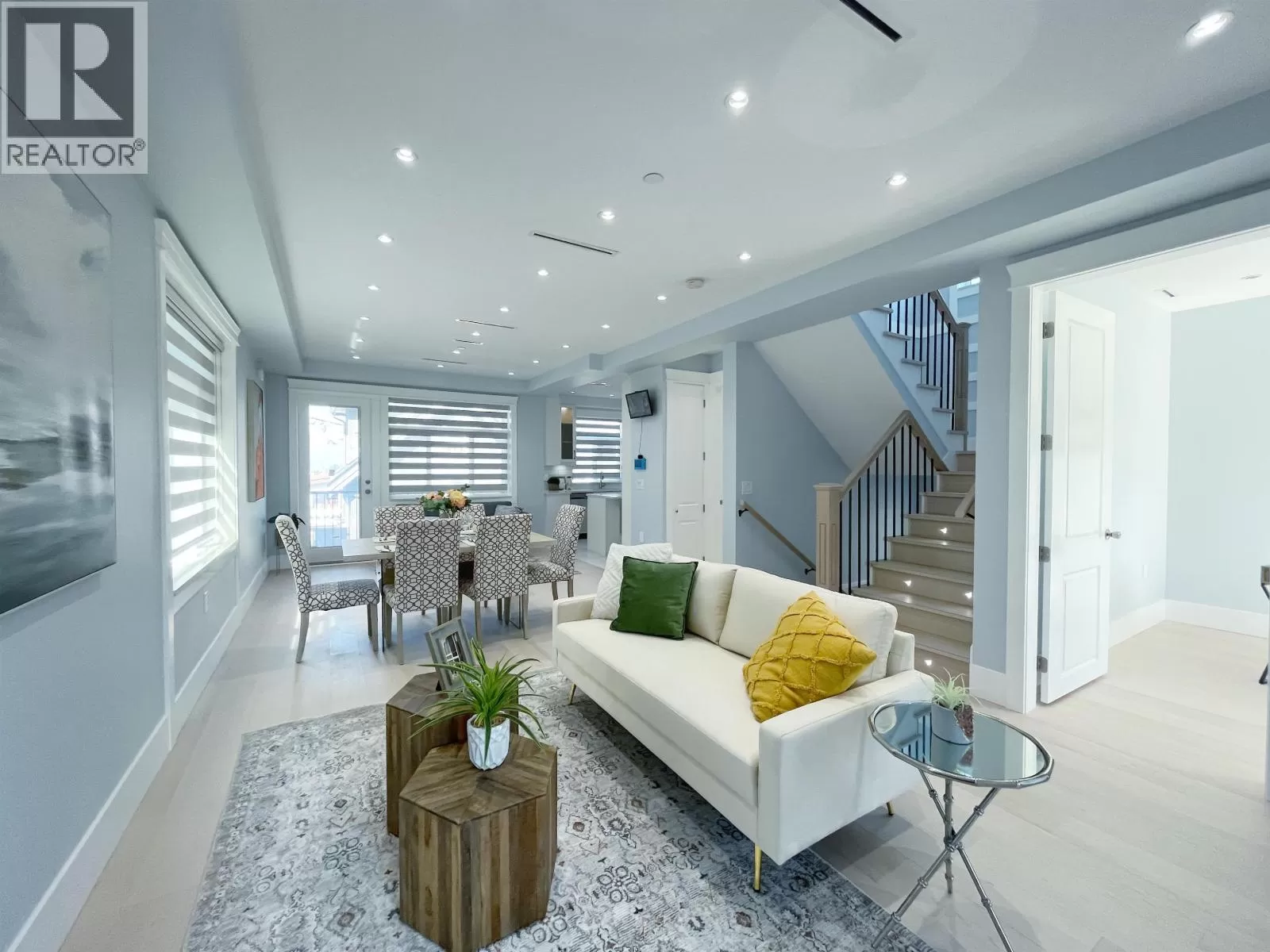 House for rent: 3275 E 20th Avenue, Vancouver, British Columbia V5M 2V6