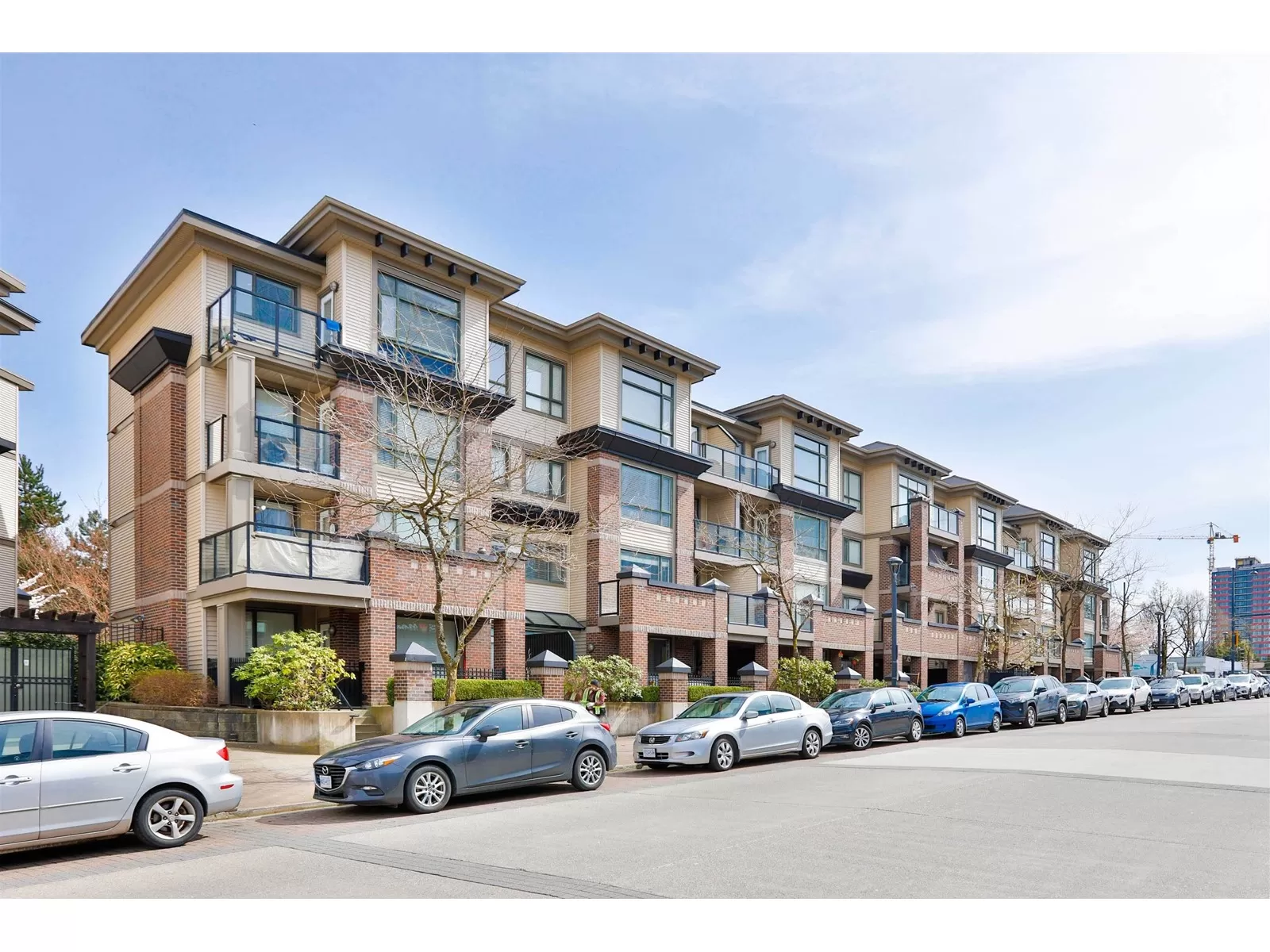 Apartment for rent: 328 10838 City Parkway, Surrey, British Columbia V3T 5X9