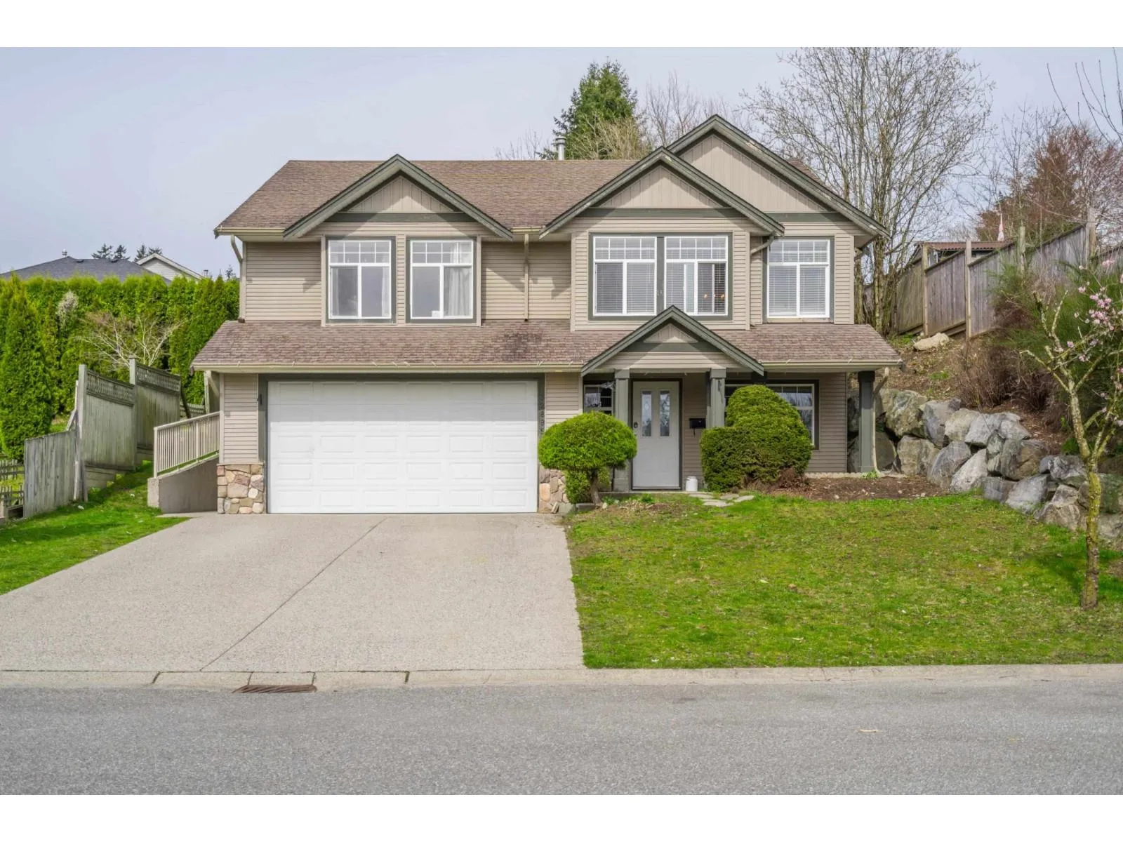 House for rent: 32895 Arbutus Avenue, Mission, British Columbia V2V 2R9