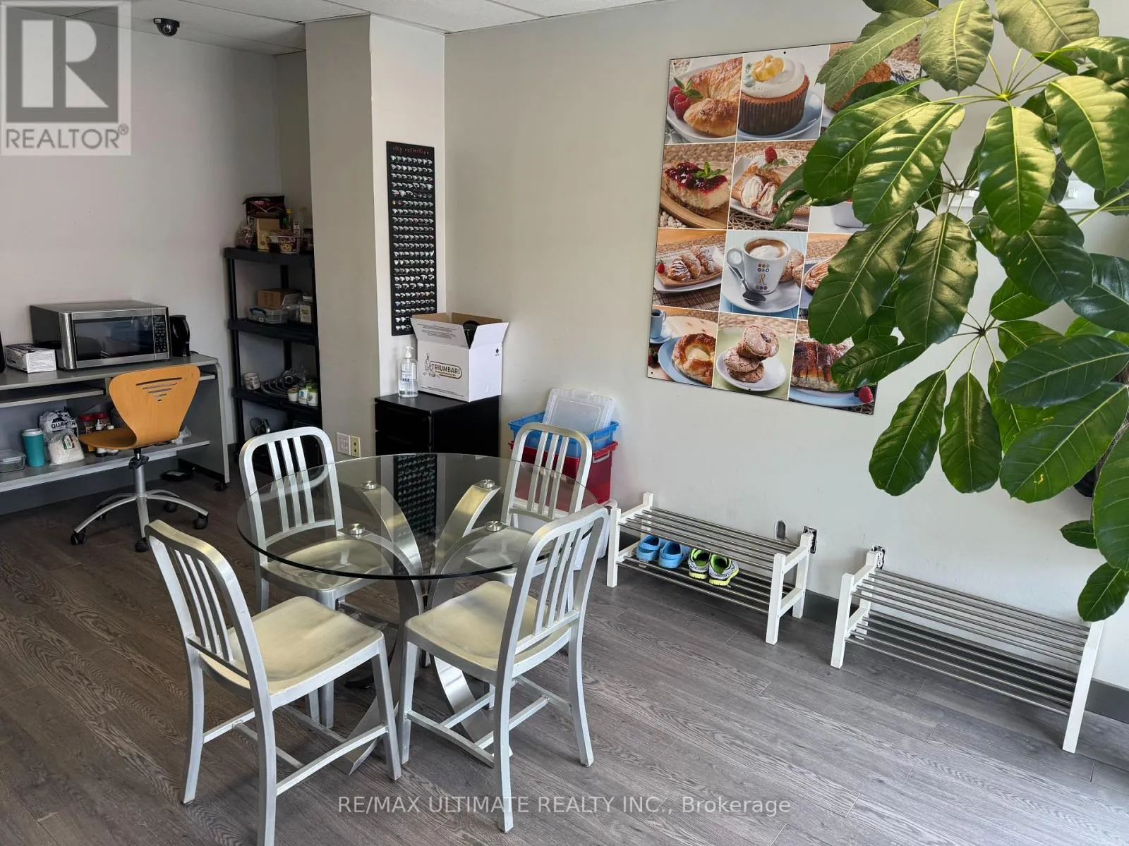 329 Evans Avenue, Toronto, Ontario M8Z 1K2