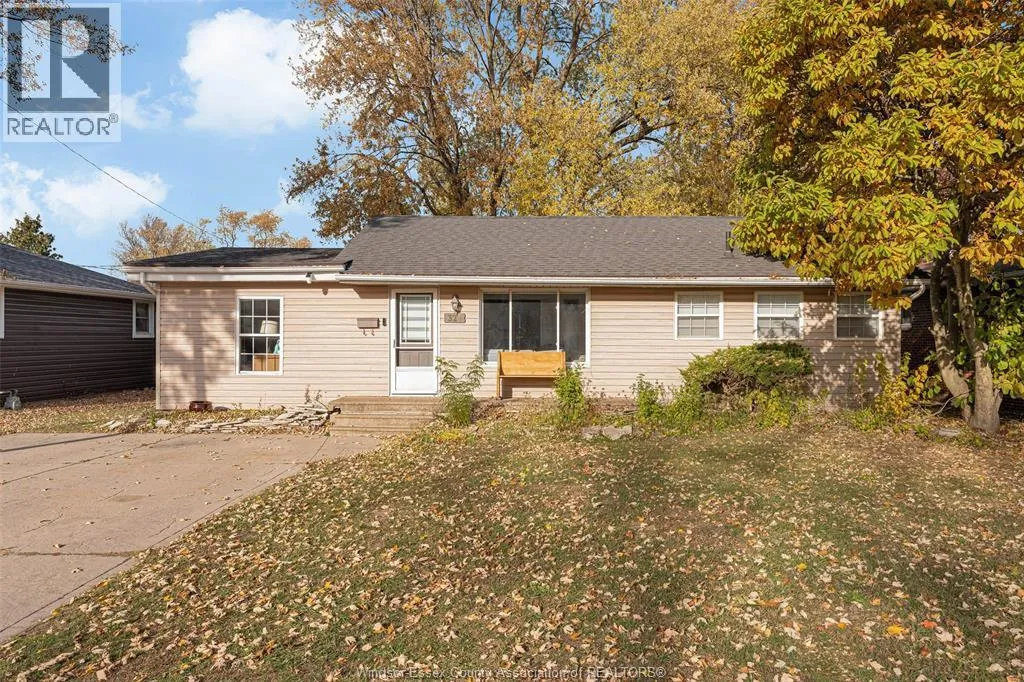 House for rent: 329 Superior Street, LaSalle, Ontario N9J 1H7