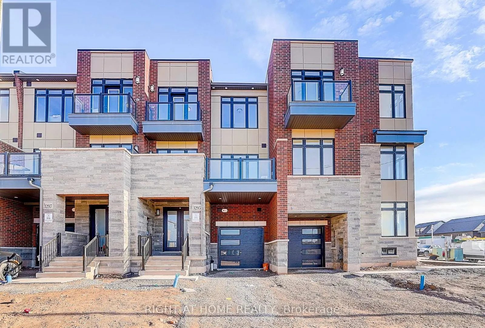 Row / Townhouse for rent: 3295 Taha Gardens, Oakville, Ontario L6M 5R9