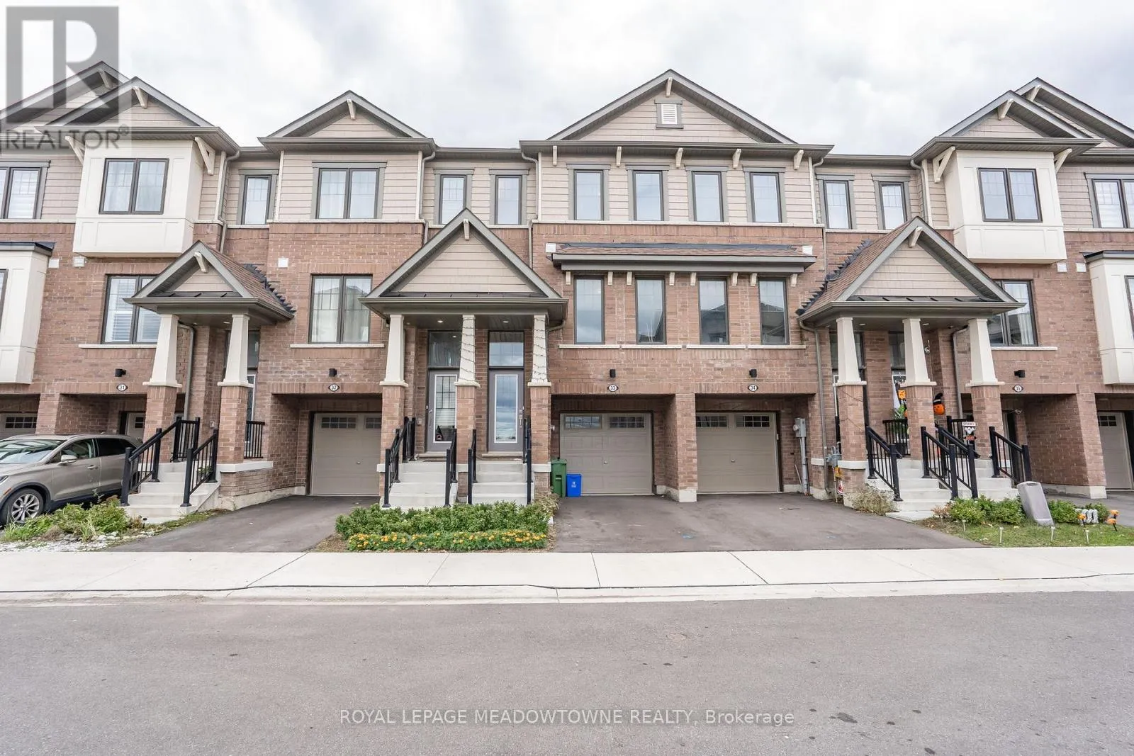 Row / Townhouse for rent: 33 - 185 Bedrock Drive, Hamilton, Ontario L8J 0M5