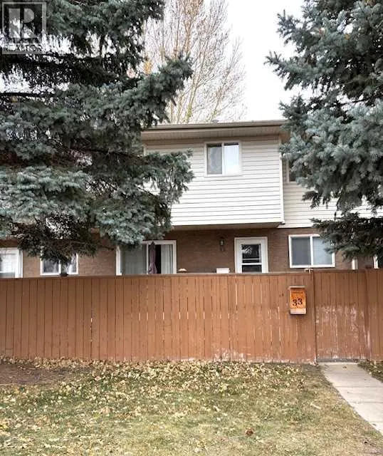 Row / Townhouse for rent: 33, 1915 18 Avenue N, Lethbridge, Alberta T1H 4V6
