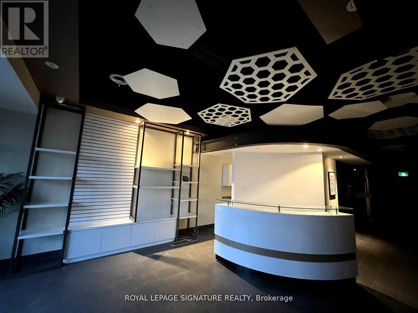 Retail for rent: 33 - 20 Wertheim Court, Richmond Hill, Ontario L4B 3A8