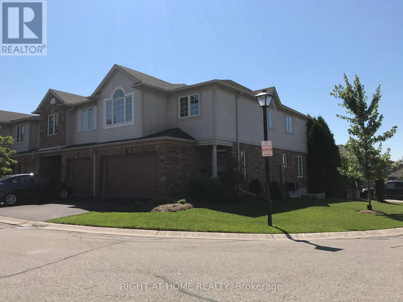 Row / Townhouse for rent: 33 - 320 Ambleside Drive, London North, Ontario N6G 5H9