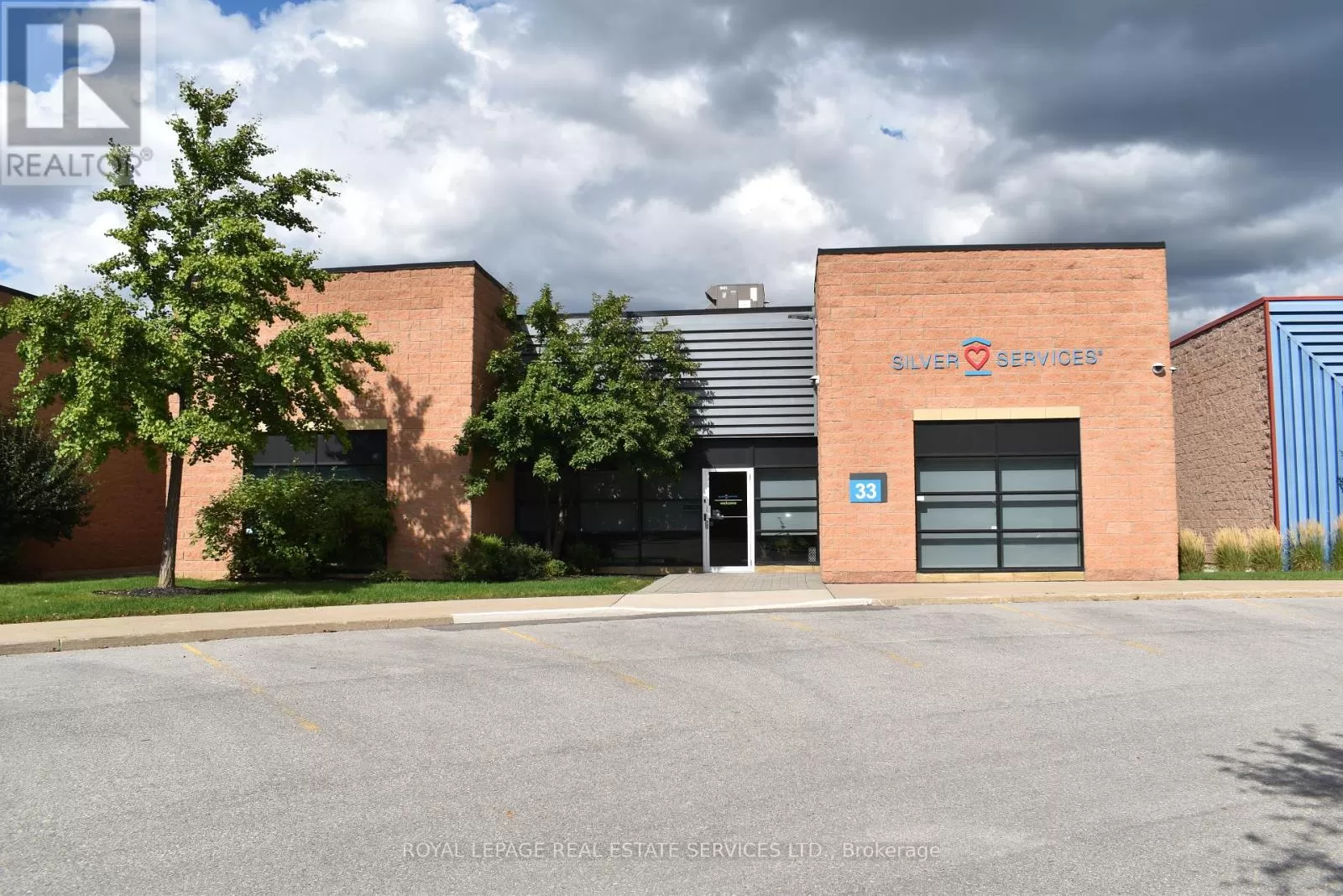 Offices for rent: 33 - 5155 Spectrum Way W, Mississauga, Ontario L4W 5A5