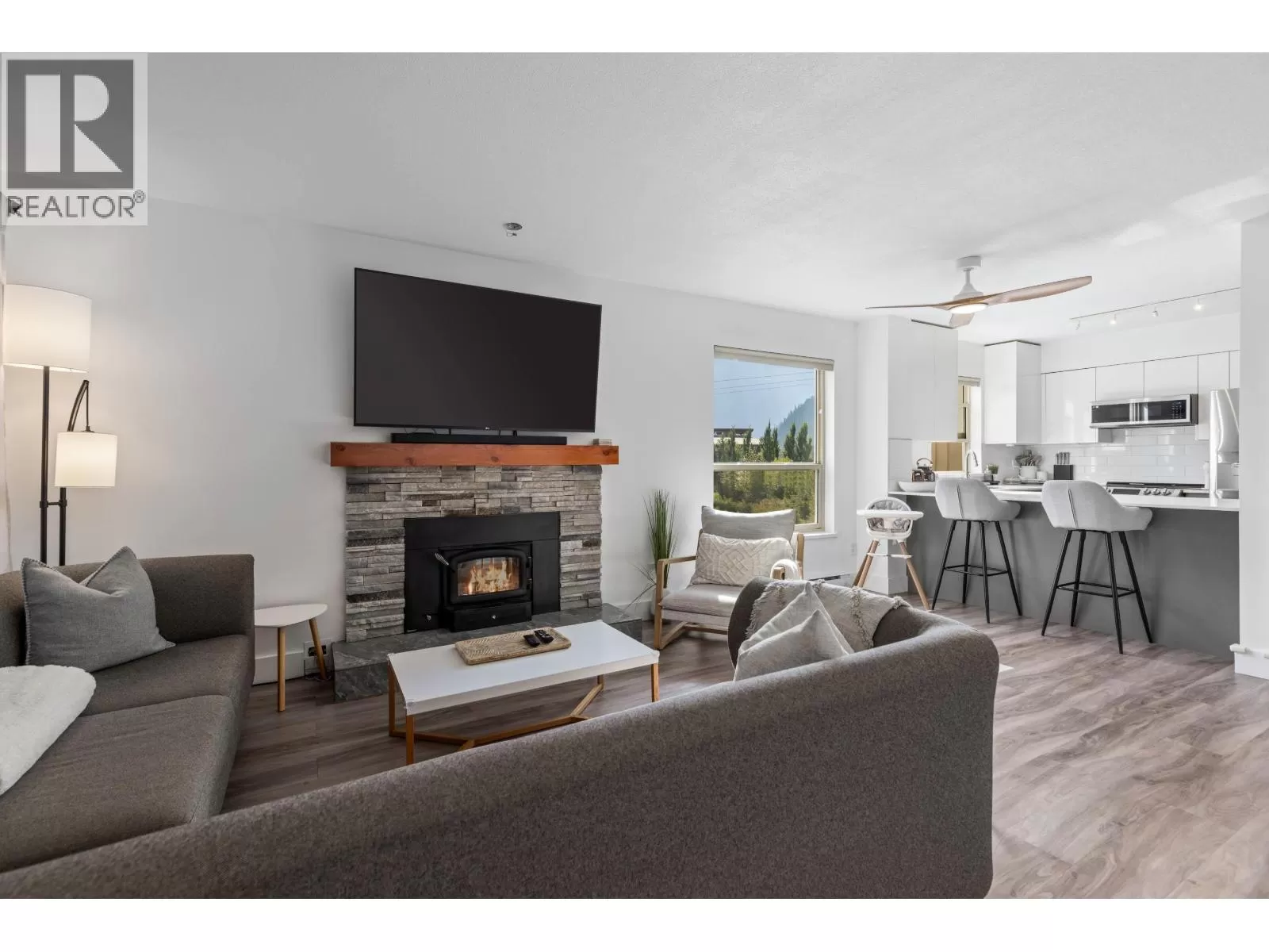 Apartment for rent: 33 7410 Flint Street, Pemberton, British Columbia V0N 2L1