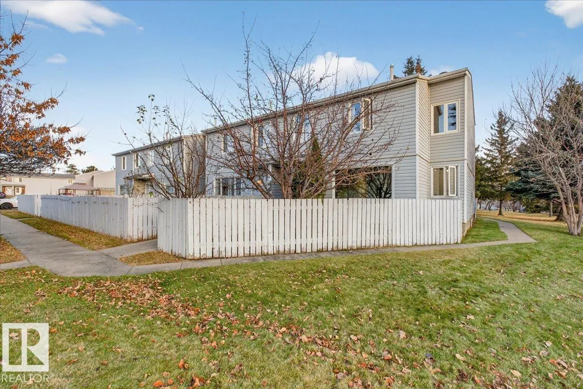 Row / Townhouse for rent: 33 Amberly Co Nw, Edmonton, Alberta T5A 2H9