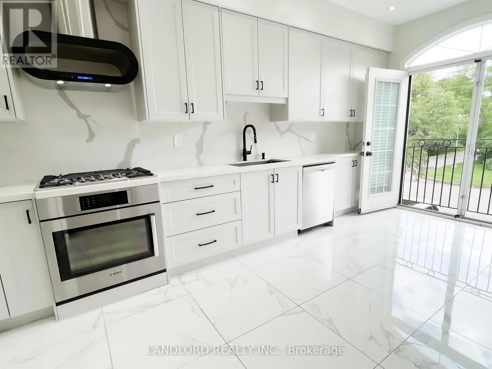 Row / Townhouse for rent: 33 Benson Avenue, Richmond Hill, Ontario L4C 4E5