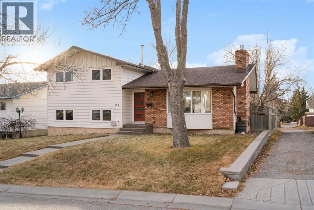 House for rent: 33 Carolina Drive, Cochrane, Alberta T4C 1C4