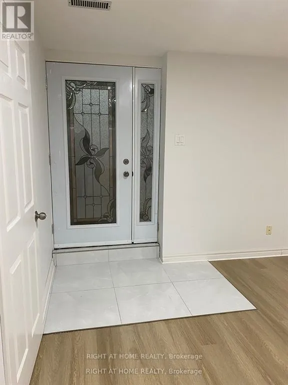 House for rent: 33 Country Heights Drive, Richmond Hill, Ontario L4E 3M8