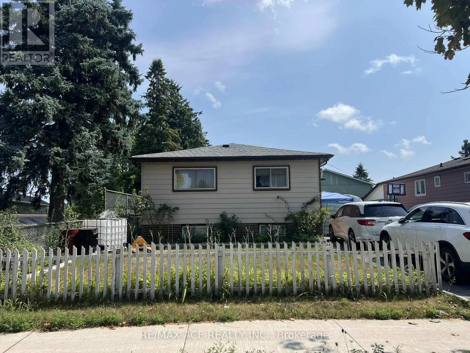 House for rent: 33 Crow Trail, Toronto, Ontario M1B 1X6