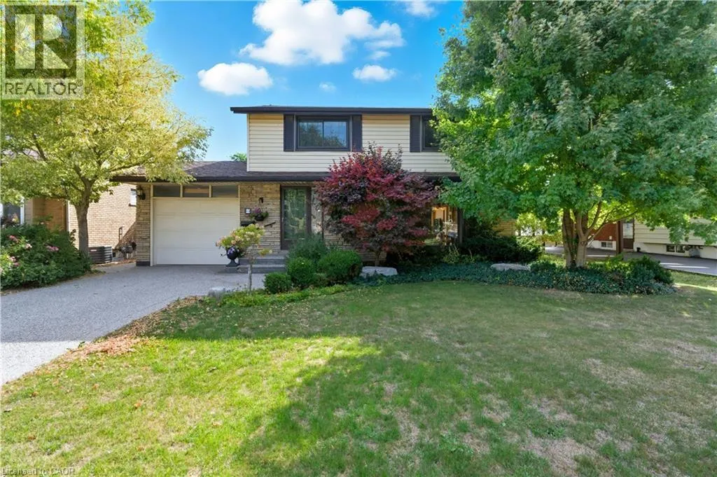 House for rent: 33 Goldfinch Road, Hamilton, Ontario L9A 3W8