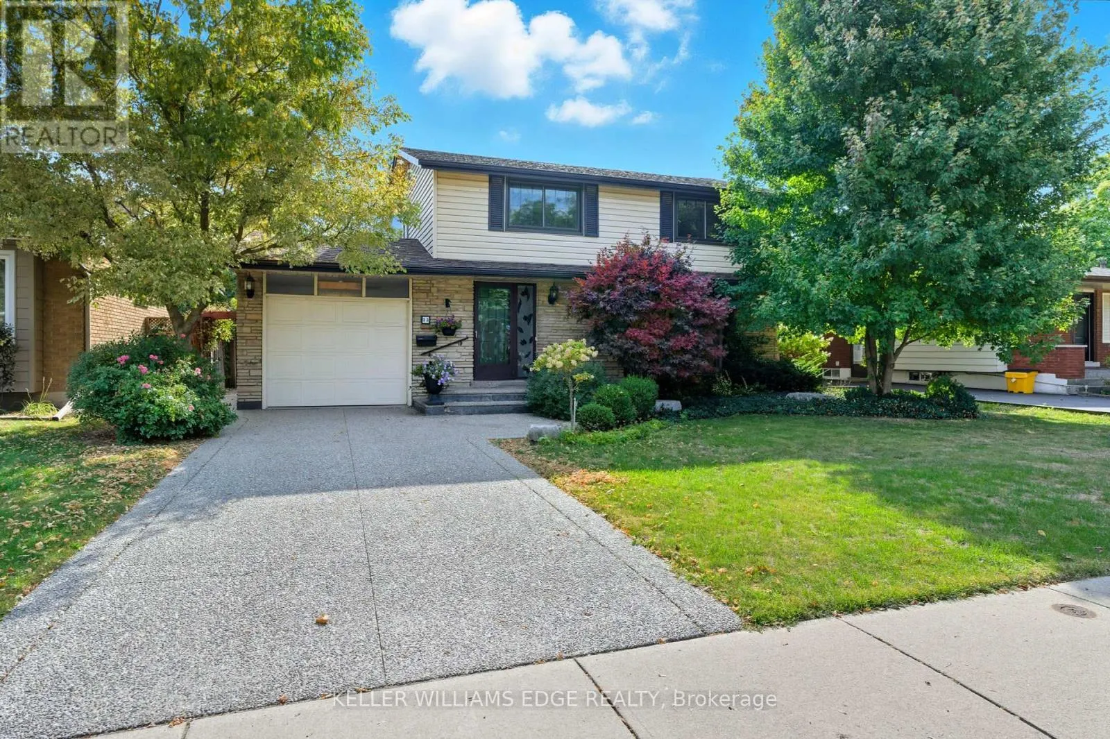 House for rent: 33 Goldfinch Road, Hamilton, Ontario L9A 3W8