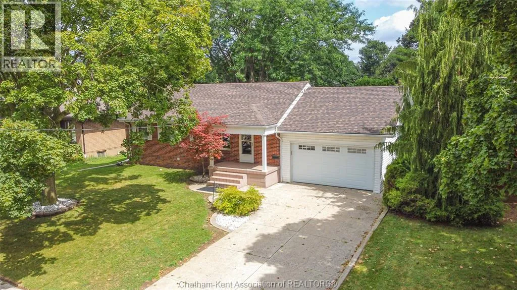 House for rent: 33 Meadowlea Road, Chatham, Ontario N7M 5C3