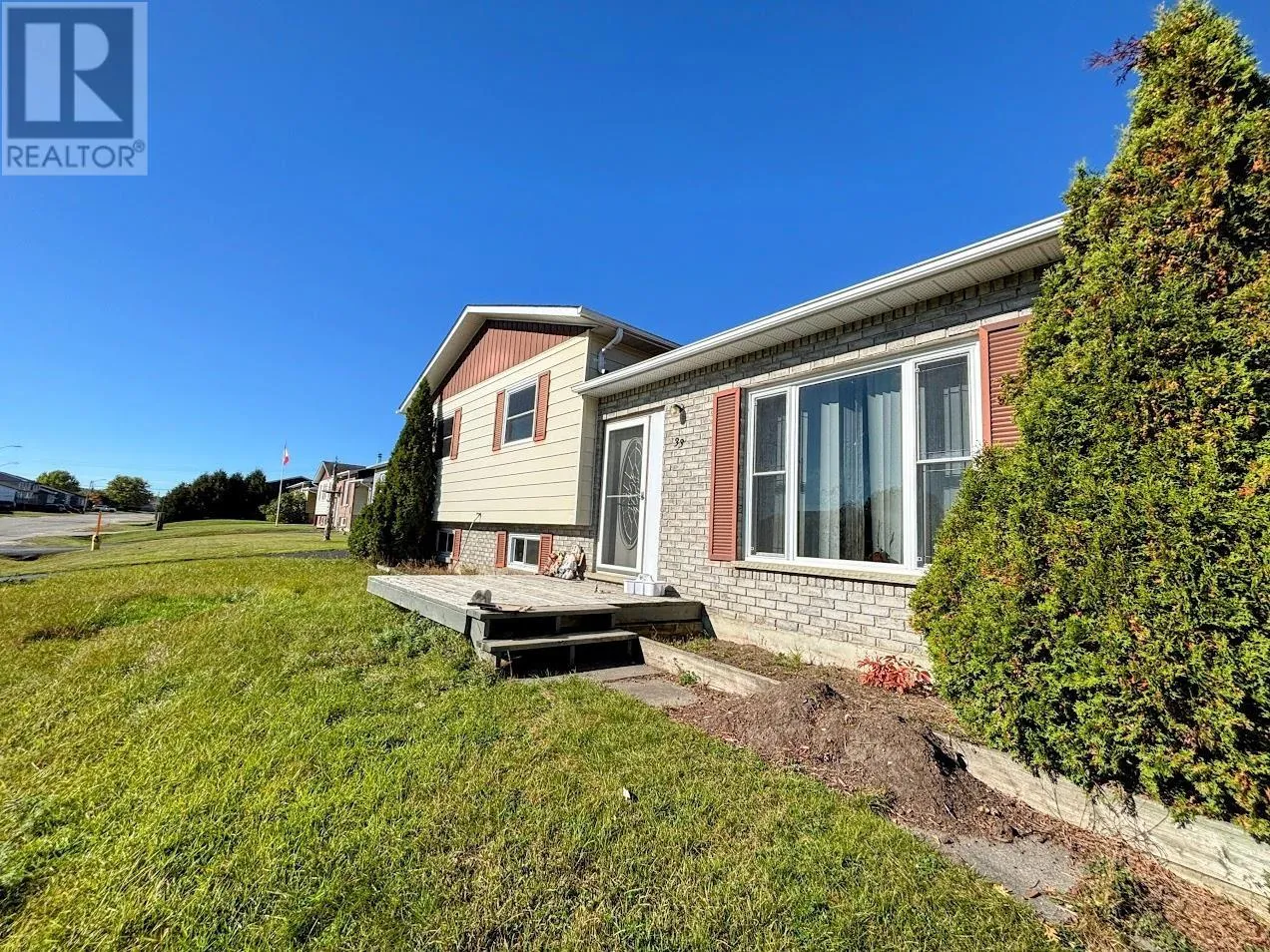 33 Moose Dr, Manitouwadge, Ontario P0T 2C0