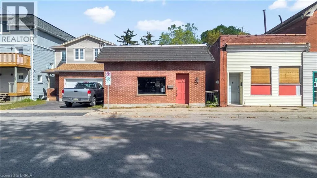 33 St George Street, Brantford, Ontario N3R 1V2