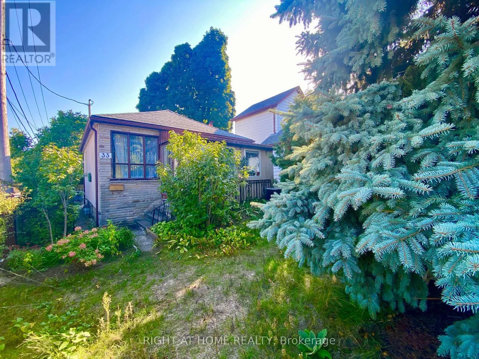 House for rent: 33 Waniska Avenue, Toronto, Ontario M8Y 1R1