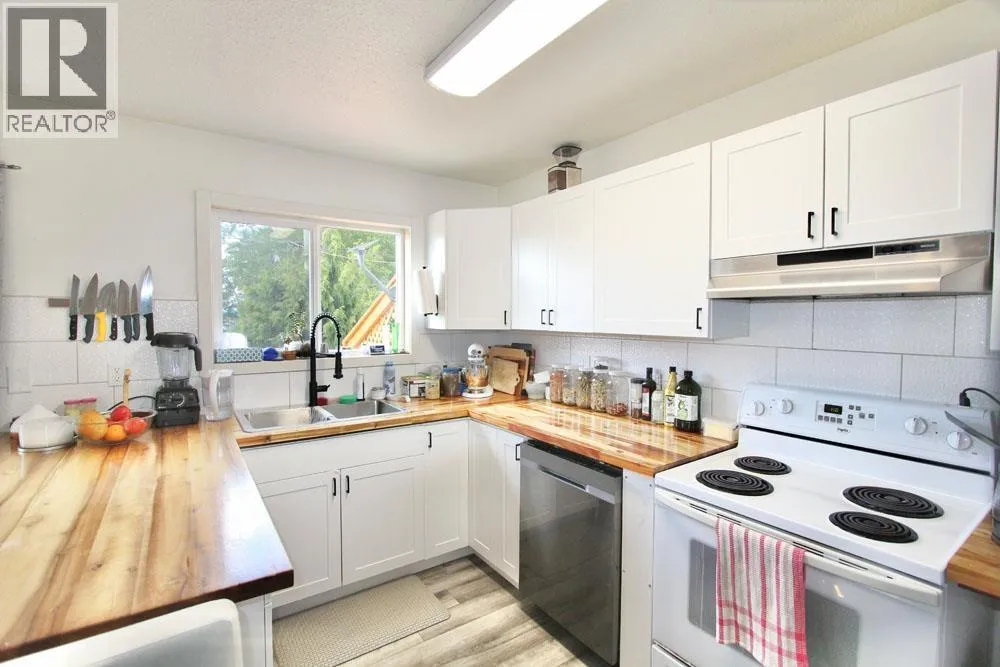 House for rent: 33 Yakoun Street, Port Clements, British Columbia V0T 1R0