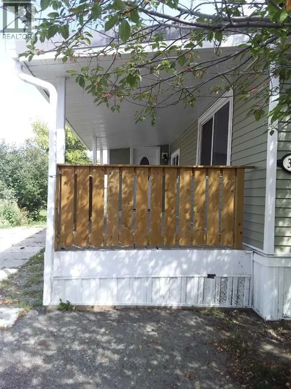 Mobile Home for rent: 330, 6220 17 Avenue Se, Calgary, Alberta T2A 0W6