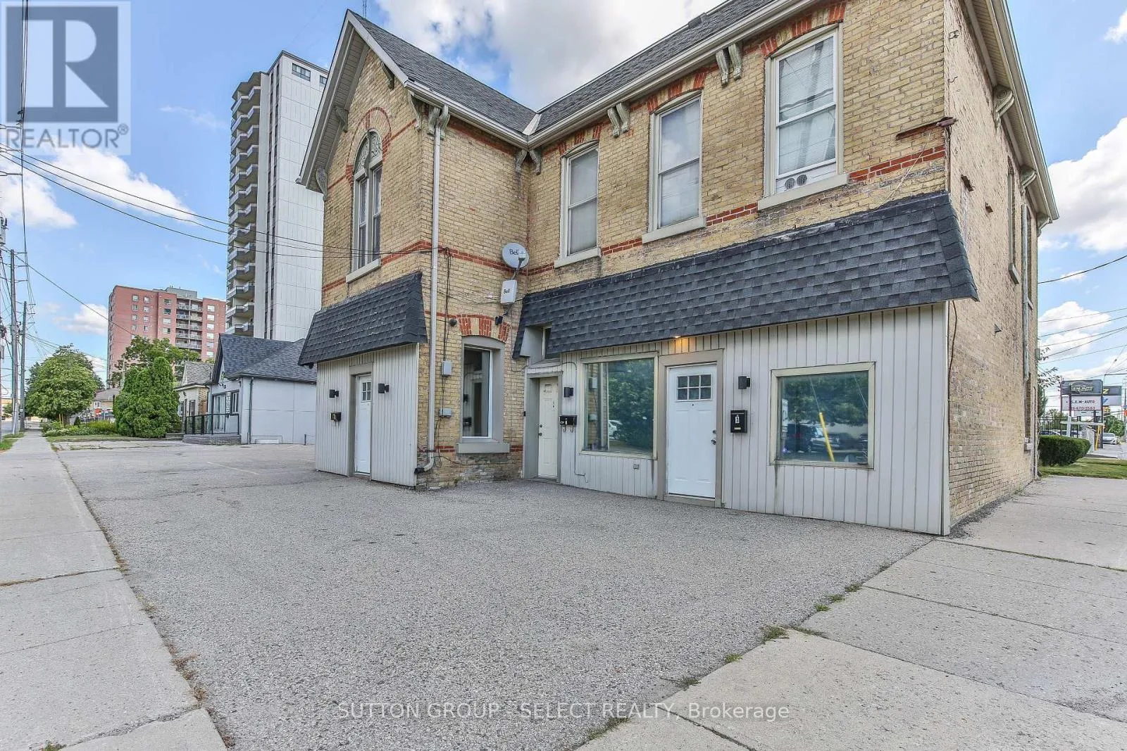 Fourplex for rent: 330 Burwell Street, London East, Ontario N6B 2V9