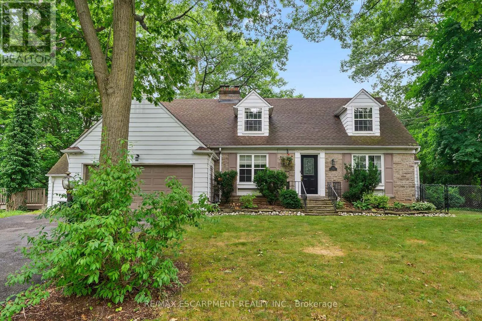 House for rent: 330 Poplar Drive, Oakville, Ontario L6J 4E1