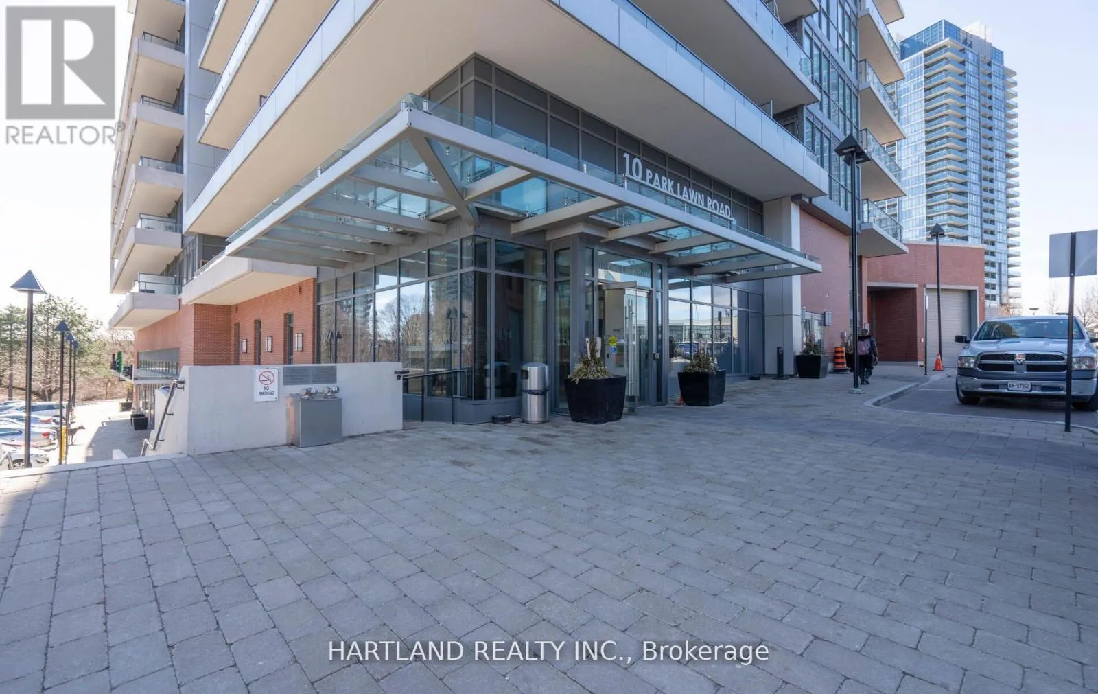 Apartment for rent: 3302 - 10 Park Lawn Road, Toronto, Ontario M8V 0H9