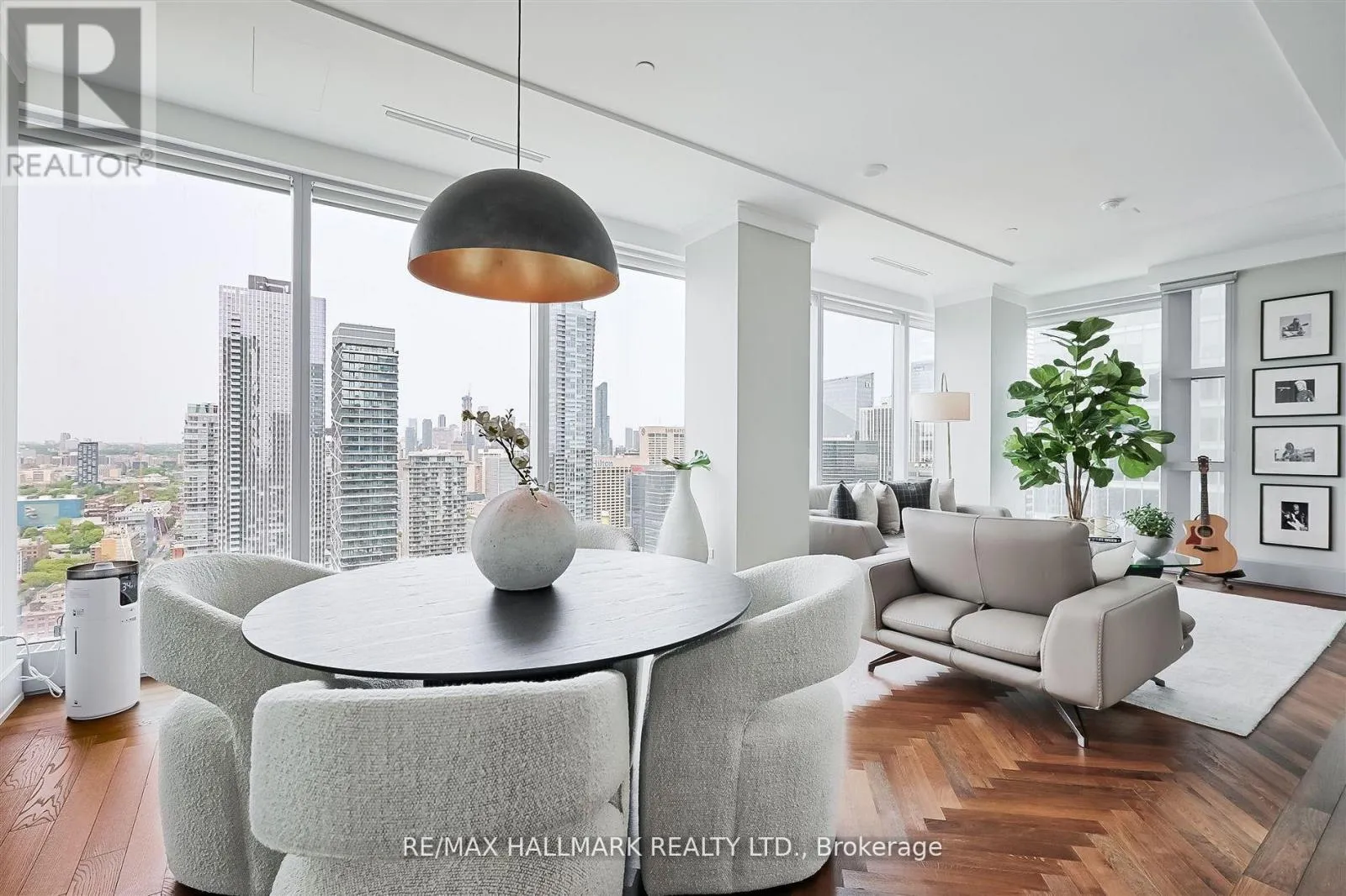 Apartment for rent: 3303 - 183 Wellington Street W, Toronto, Ontario M5V 0A1