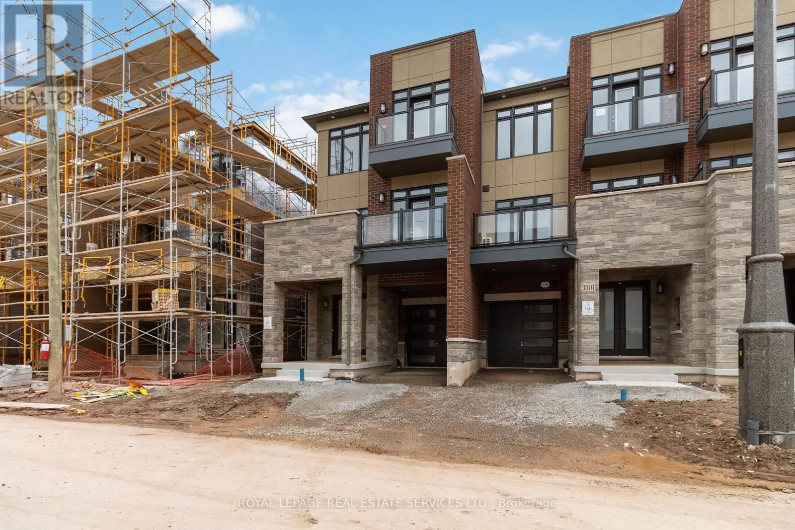 Row / Townhouse for rent: 3303 Taha Gardens, Oakville, Ontario L6M 5R9